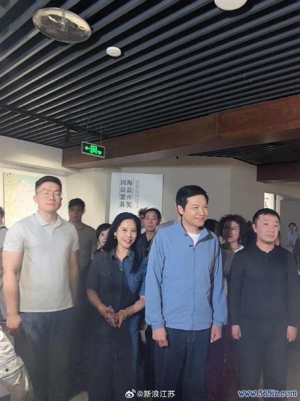 雷军现身江苏盐城：沿路逛吃打卡 试吃脾气鱼汤面、鸡蛋饼